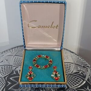 Red and Green Brooch Set